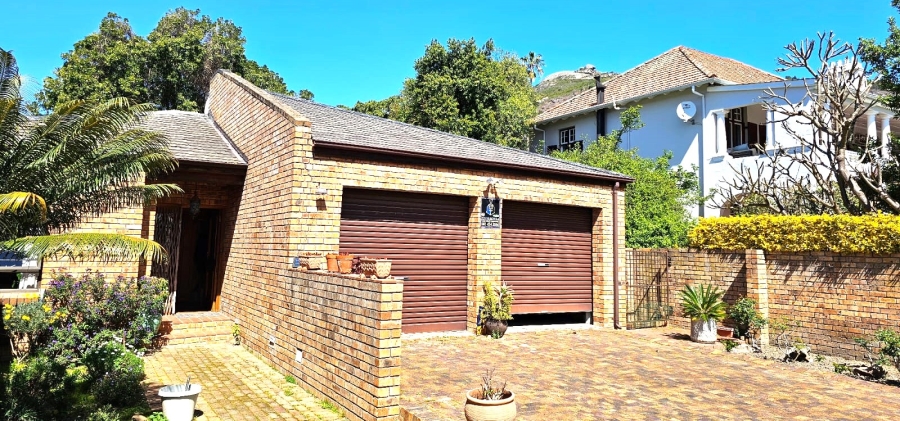 3 Bedroom Property for Sale in Lemoenkloof Western Cape